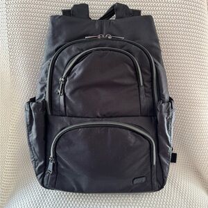 LUG Shimmer Black Hatchback